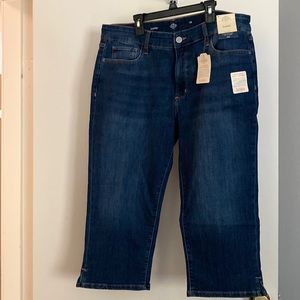 NWT St Johns Bay mid rise Capri Jeans size 16